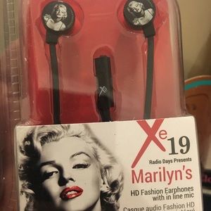 Marilyn Monroe ear buds